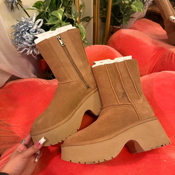 UGG Classic Twin Seam New Heights - Picture 4 of 7